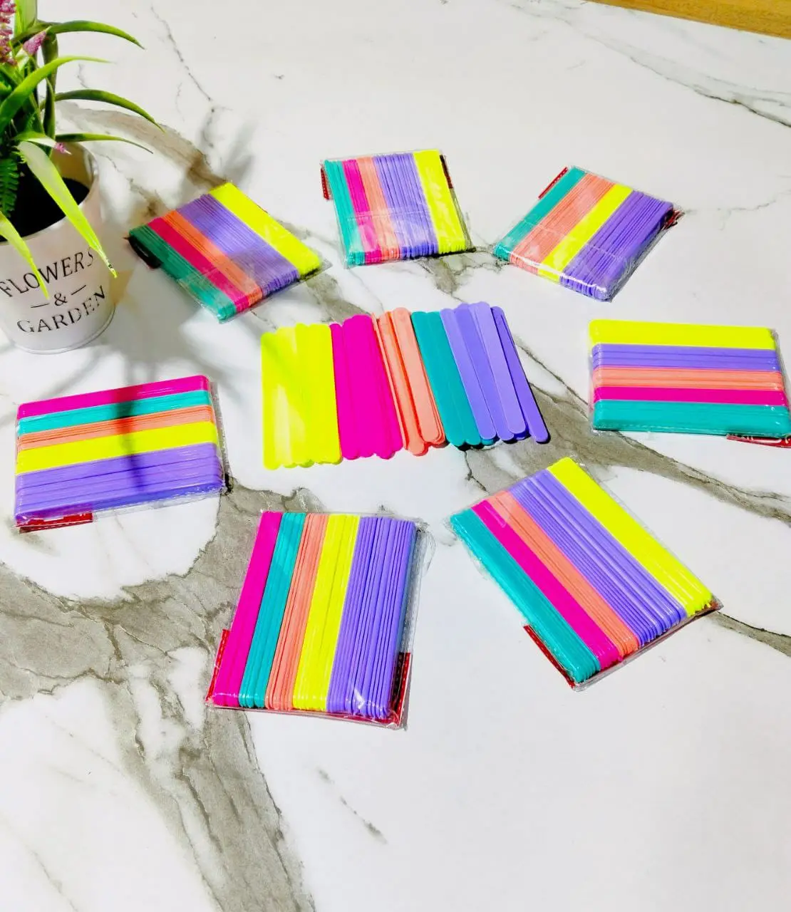 خافض لسان بلاستيك ملون صغير